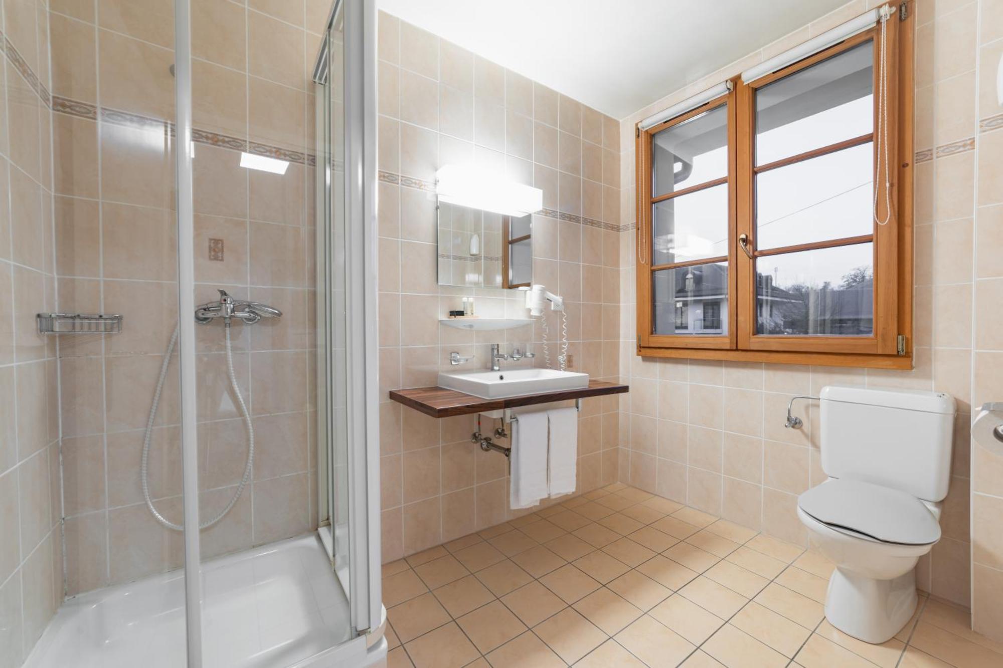 Hotel Restaurant Kutchi Bellevue Екстер'єр фото
